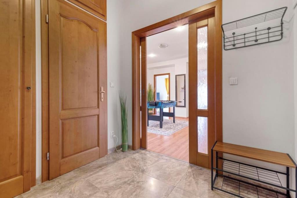 Exclusive In Centre Apartment Pressburg