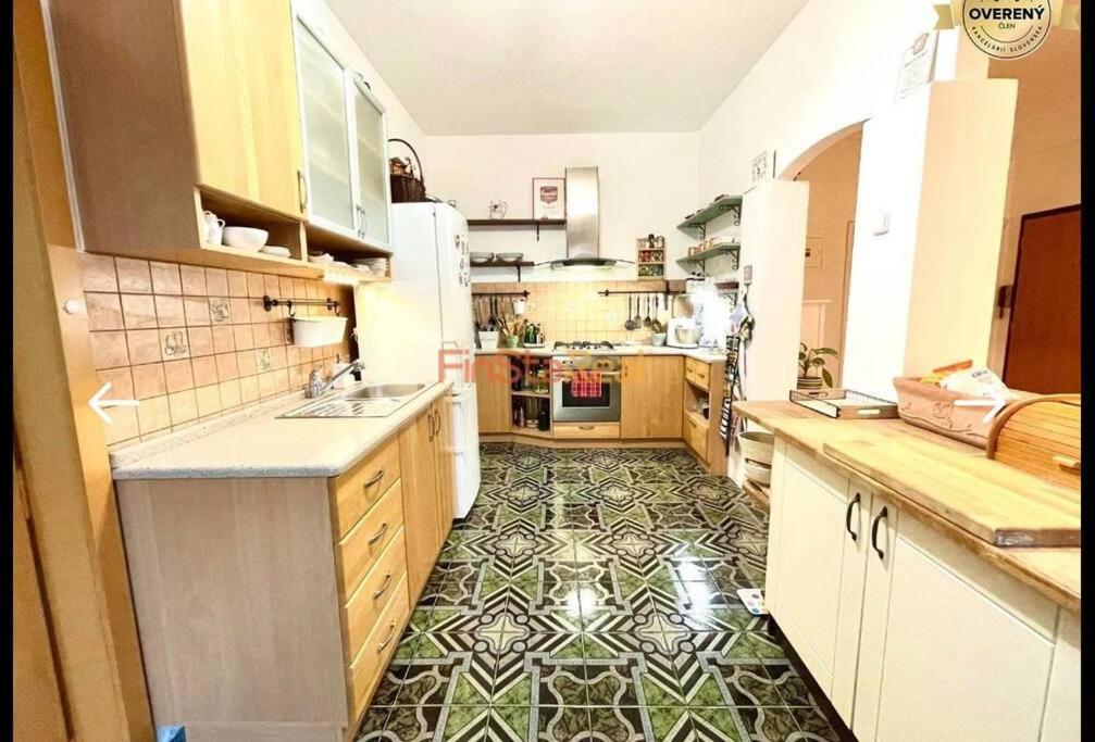 Apartment Economy 2 Min From The Main Station Bratislava