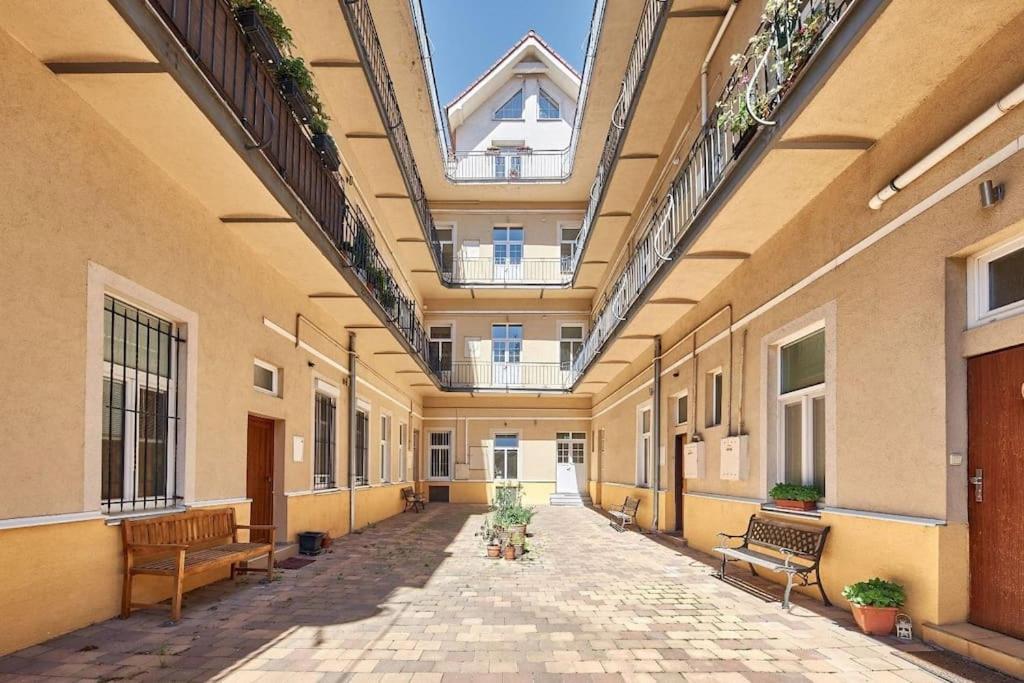 Apartment Cozy Loft With Terrace In The City Center