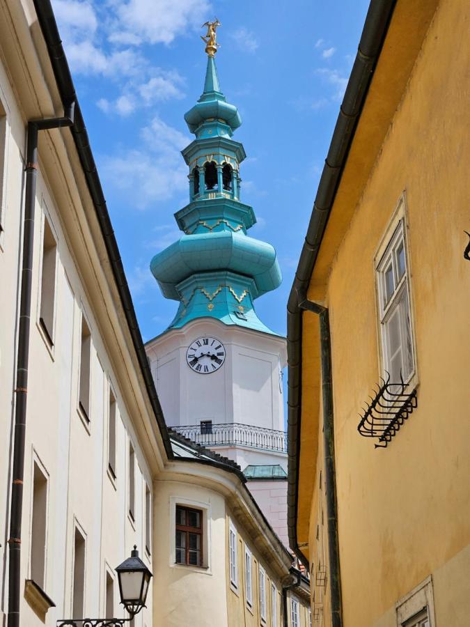 New Design & High Standard From 16th Century In Old Town-free Parking Apartment