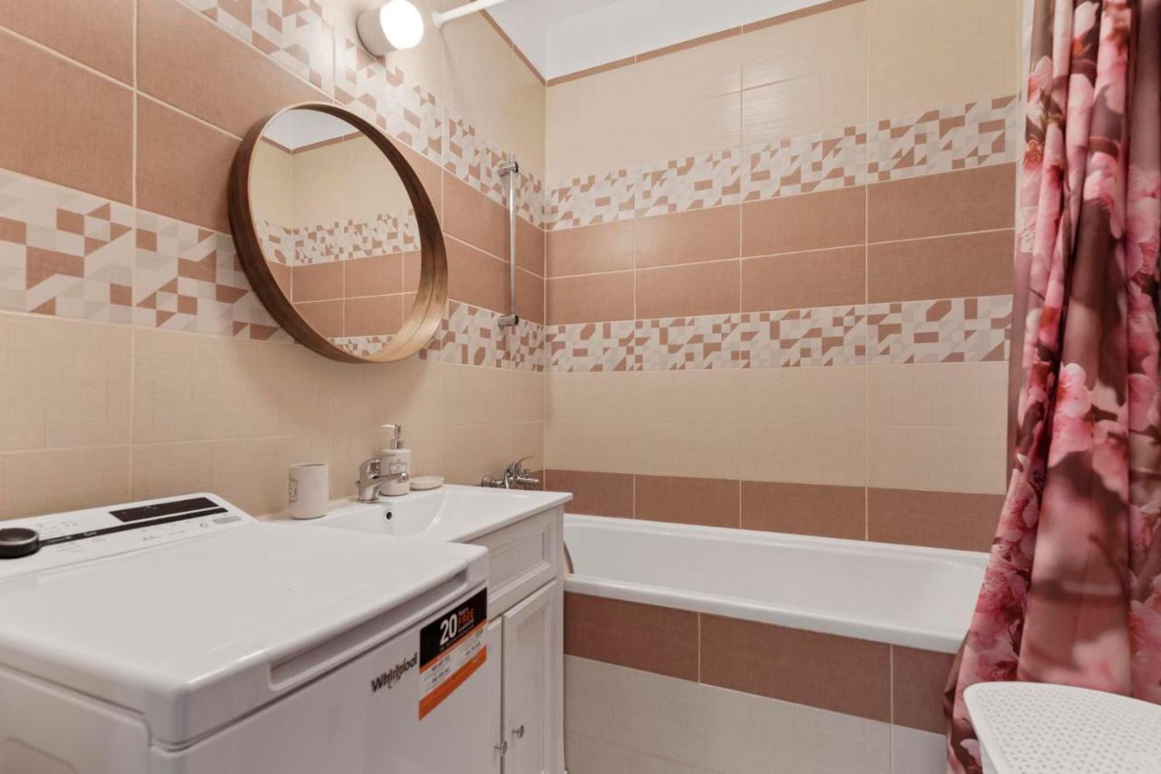 20 Minutes From Center W Netflix, Coffee Or Tea & Parking Apartment Bratislava