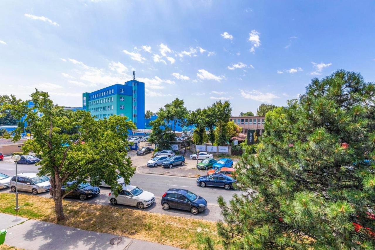 20 Minutes From Center W Netflix, Coffee Or Tea & Parking * Bratislava