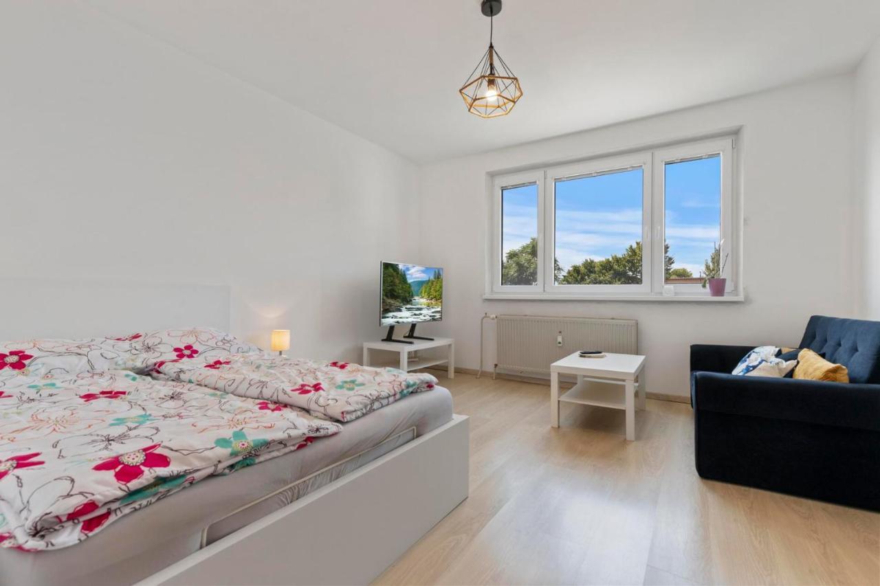 20 Minutes From Center W Netflix, Coffee Or Tea & Parking Bratislava