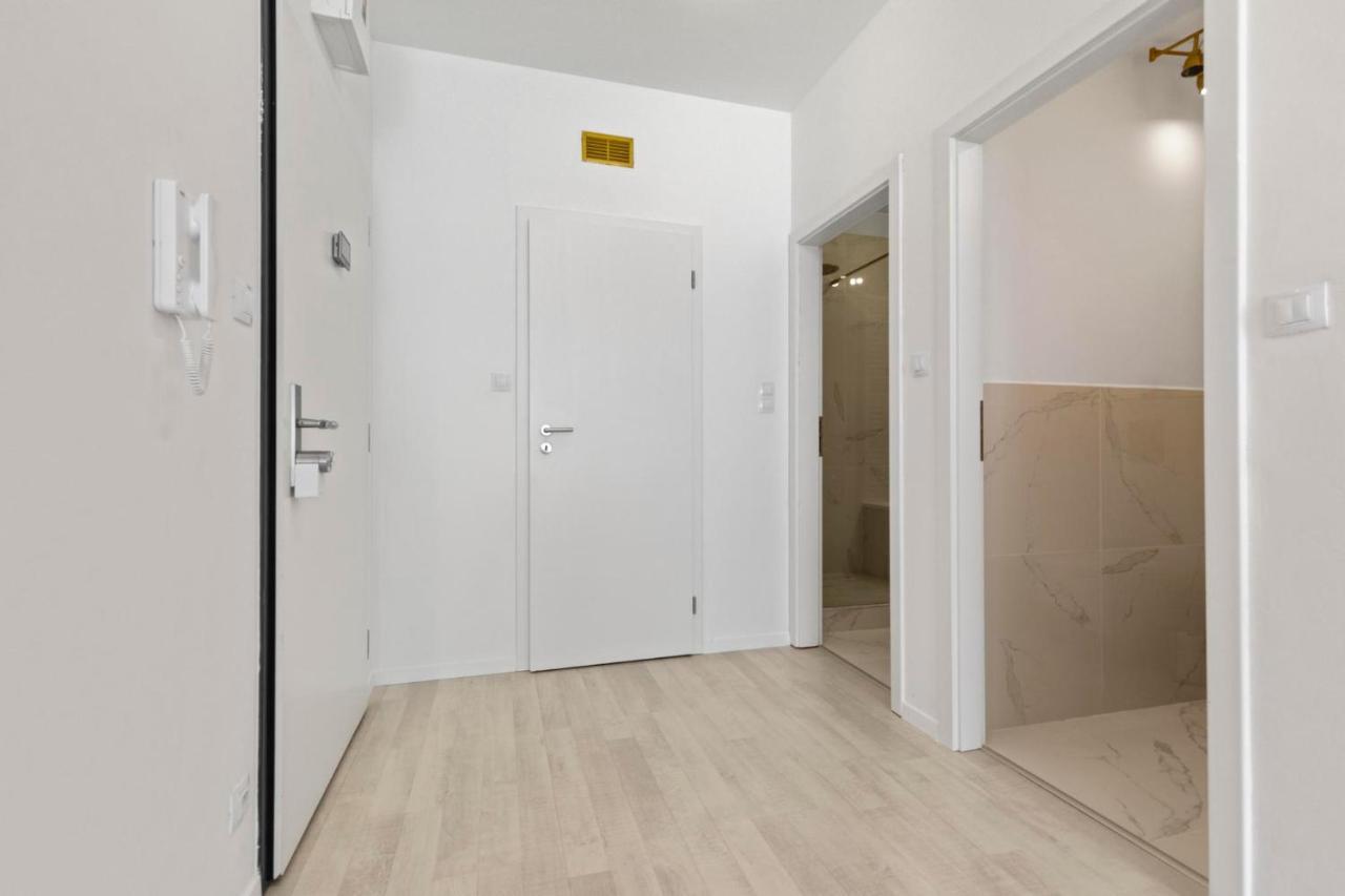 Apartment Lam Pink - Jacuzzi - Ac - Ps4 Bratislava