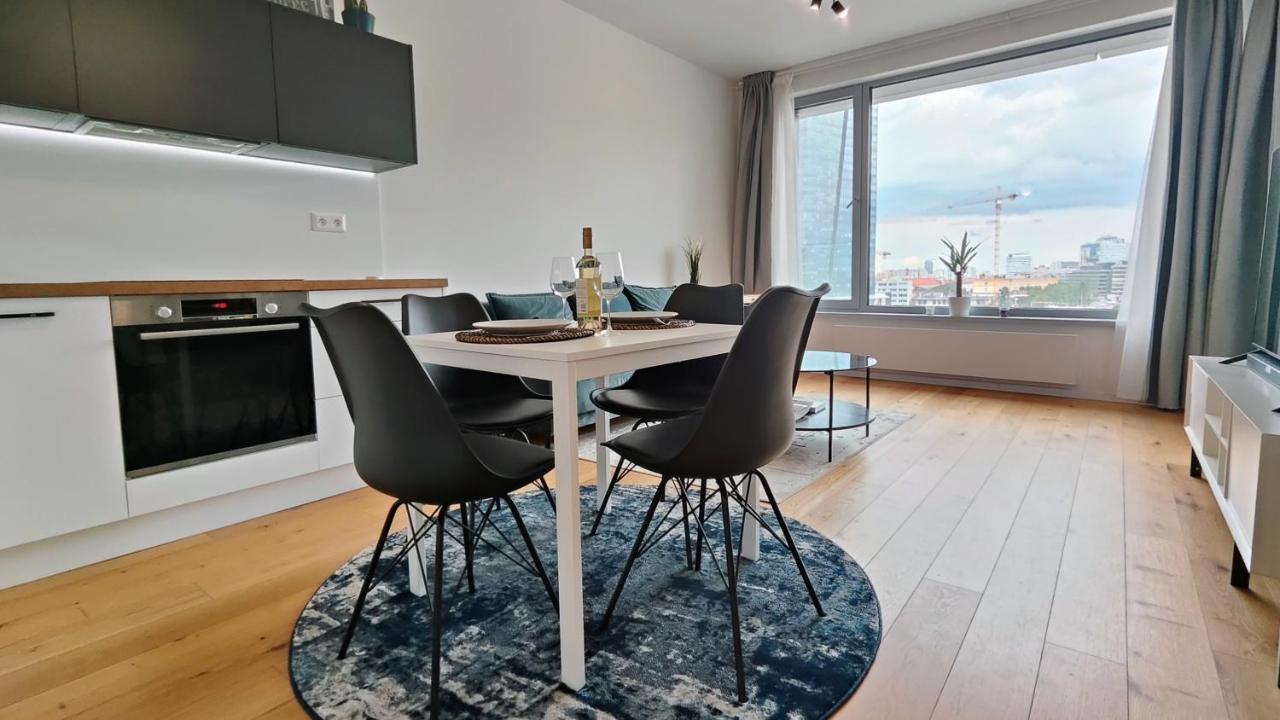 Beautiful 1 - Bedroom In Downtown *