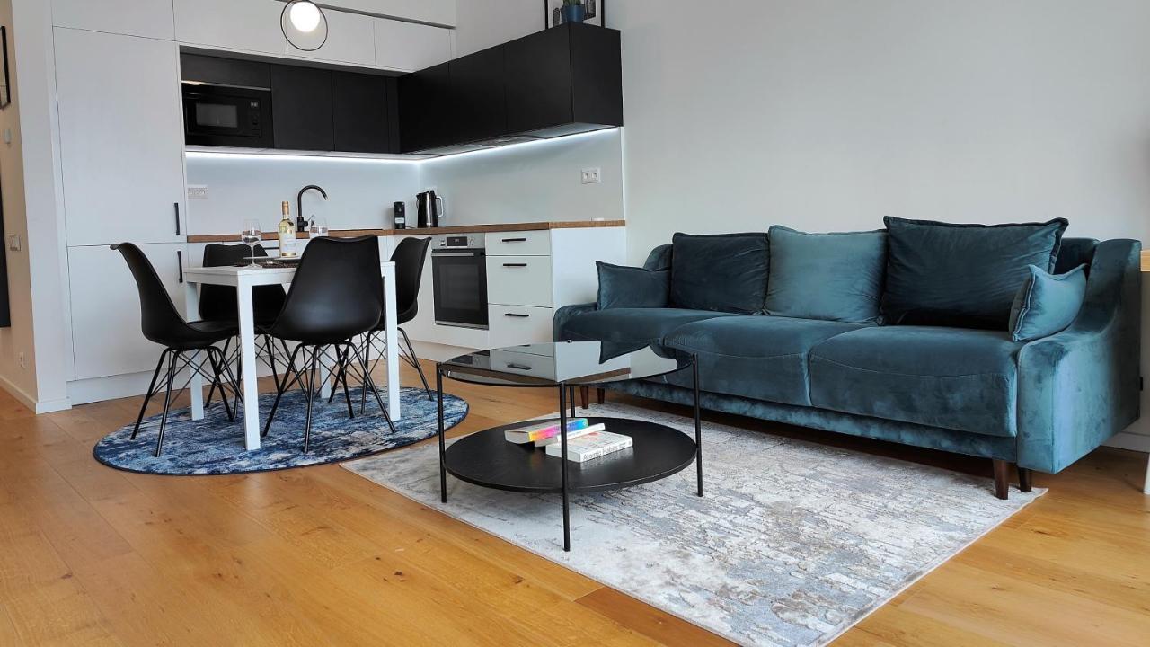 Beautiful 1 - Bedroom In Downtown Apartment *