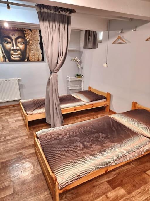 Simple Near Hockey & Football Arena Apartment
