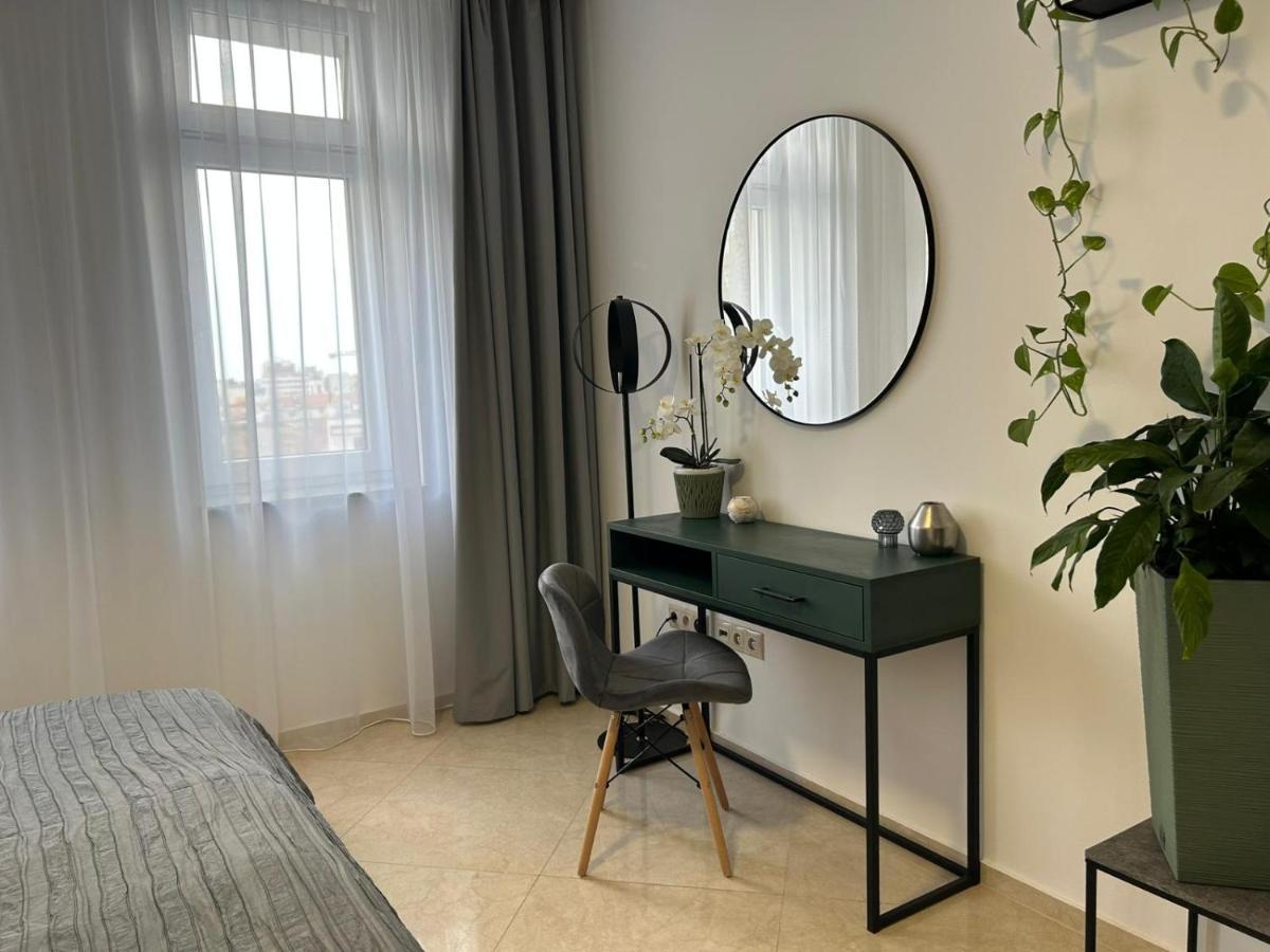 Leo Free Parking - President Palace Apartment *