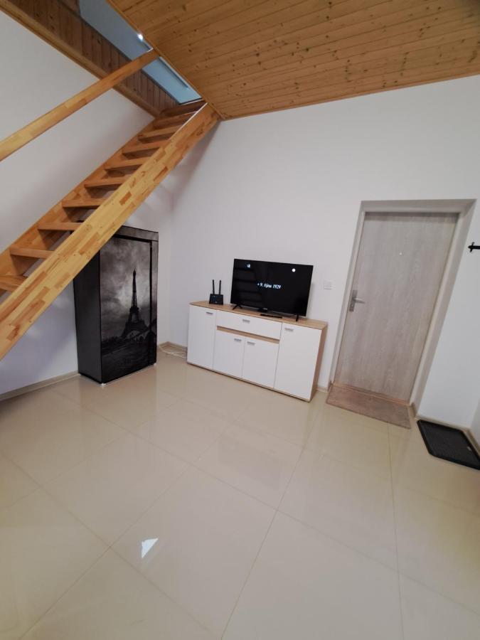 Ellen's - Air Conditioning, Free Parking Apartment Bratislava