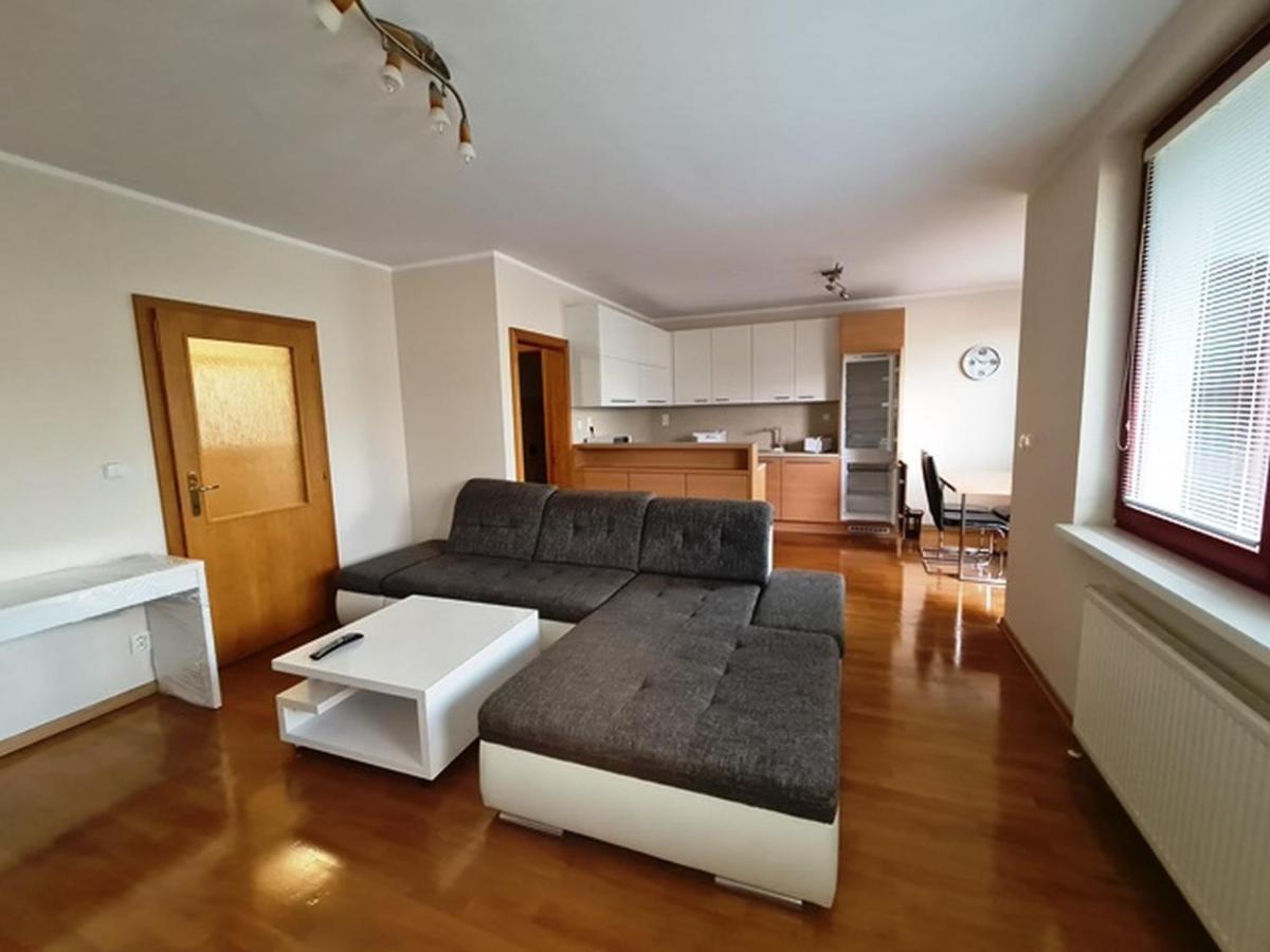 'active Life' - Near To Hockey, Football And Basketball Stadium, Vivo Shopping Center - Air Conditioned Apartment *