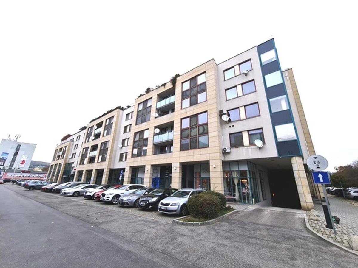 'active Life' - Near To Hockey, Football And Basketball Stadium, Vivo Shopping Center - Air Conditioned Apartment