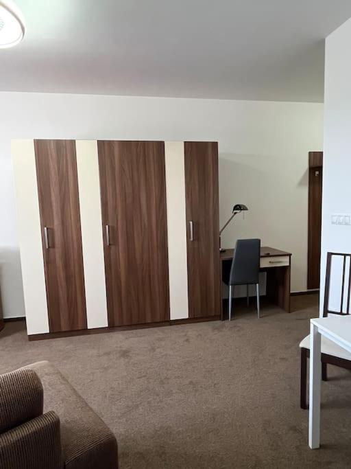Kludny Apartman Apartment *