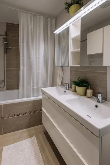 Modern Elegance Retreat Apartment Bratislava