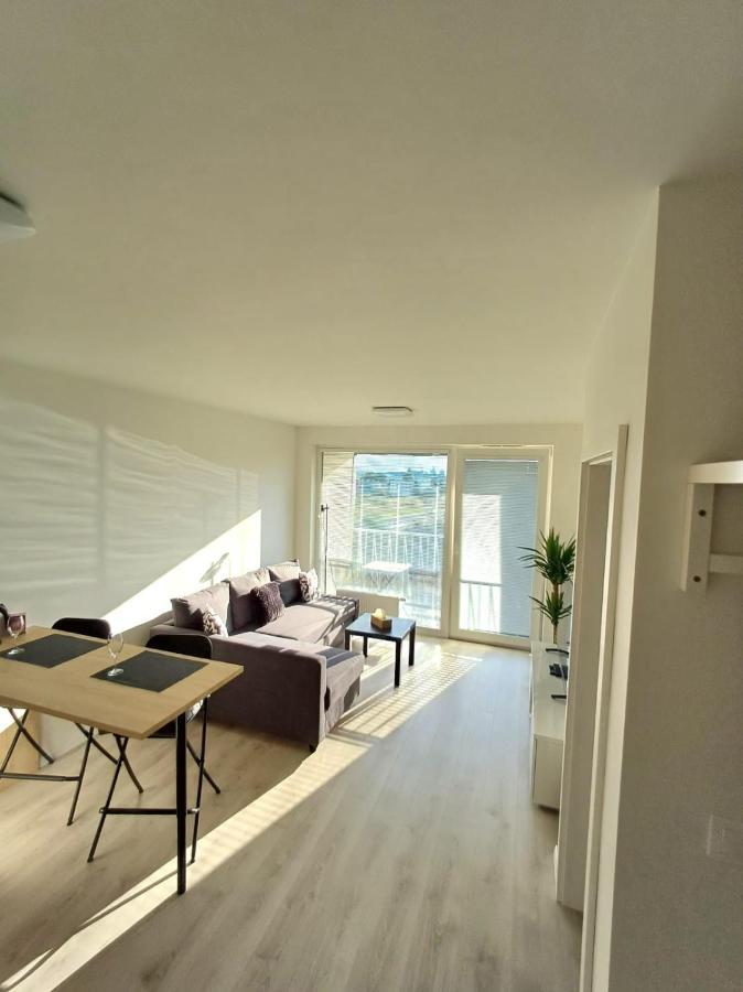 Apartment New 5 Minutes By Walk From The Airport With Free Garage Parking Bratislava