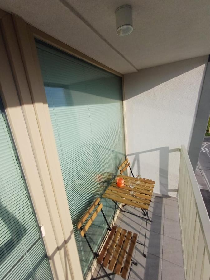 New 5 Minutes By Walk From The Airport With Free Garage Parking Apartment *