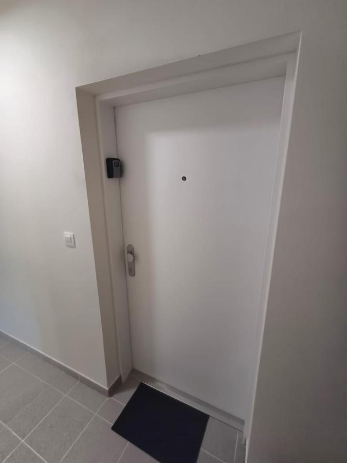 New 5 Minutes By Walk From The Airport With Free Garage Parking Bratislava