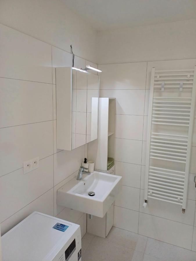 Apartment New 5 Minutes By Walk From The Airport With Free Garage Parking *