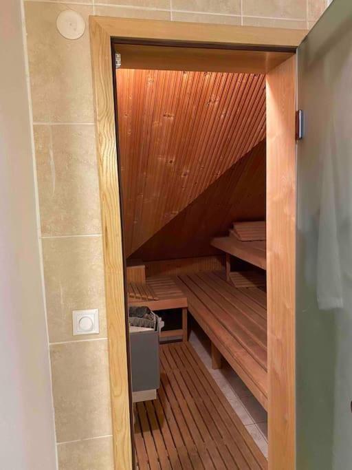 Rooftop 180m2 Loft With Private Sauna, Apartment