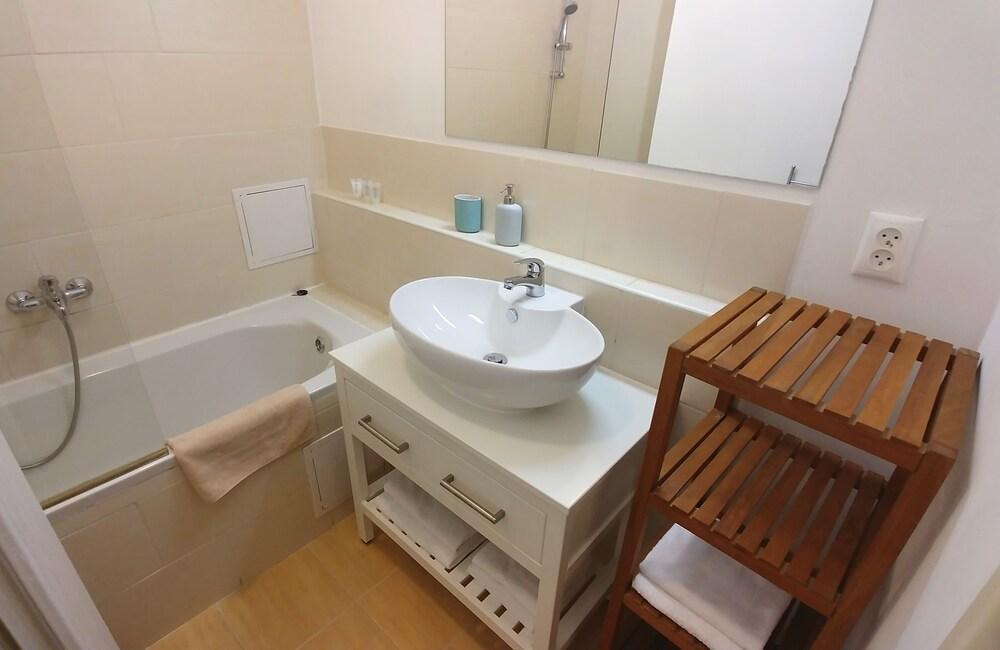 Sanctuary Hotel 3*