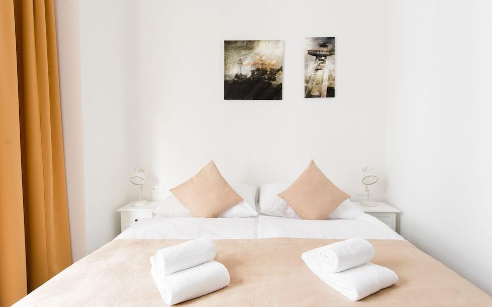 Bluebell Hotel Pressburg