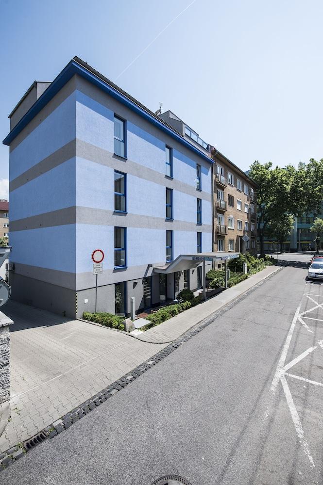 Felicity Garni Hotel 3*