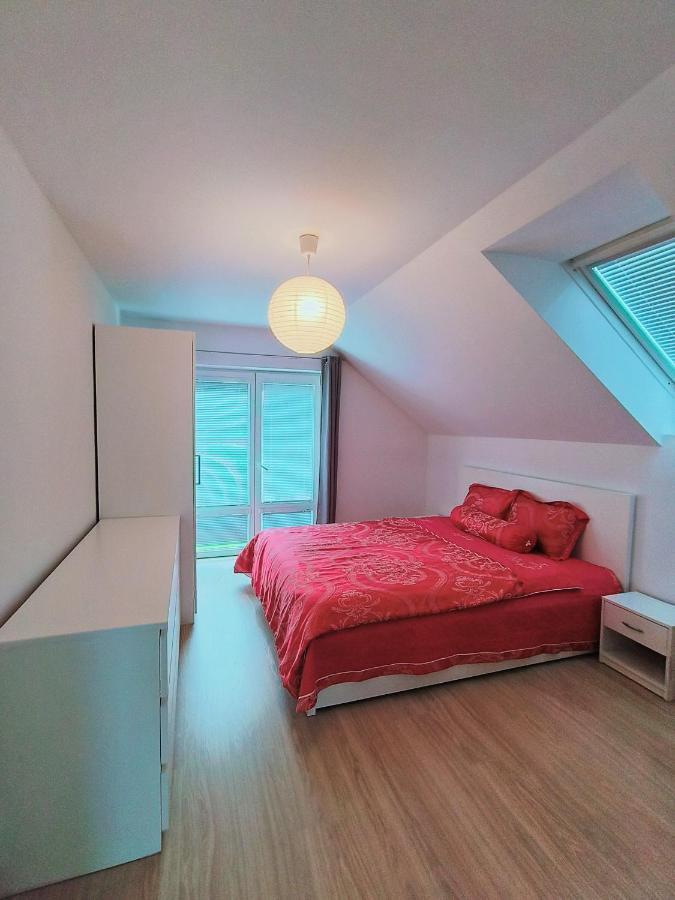 Modern & Cozy House With 3 Bed And Garden Dovolenkový dom