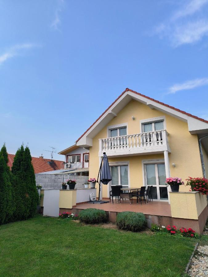 Dovolenkový dom Modern & Cozy House With 3 Bed And Garden Bratislava