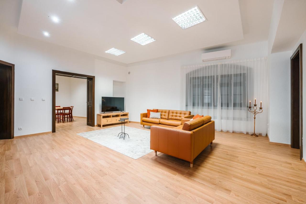 Apartment Michalska 1 *