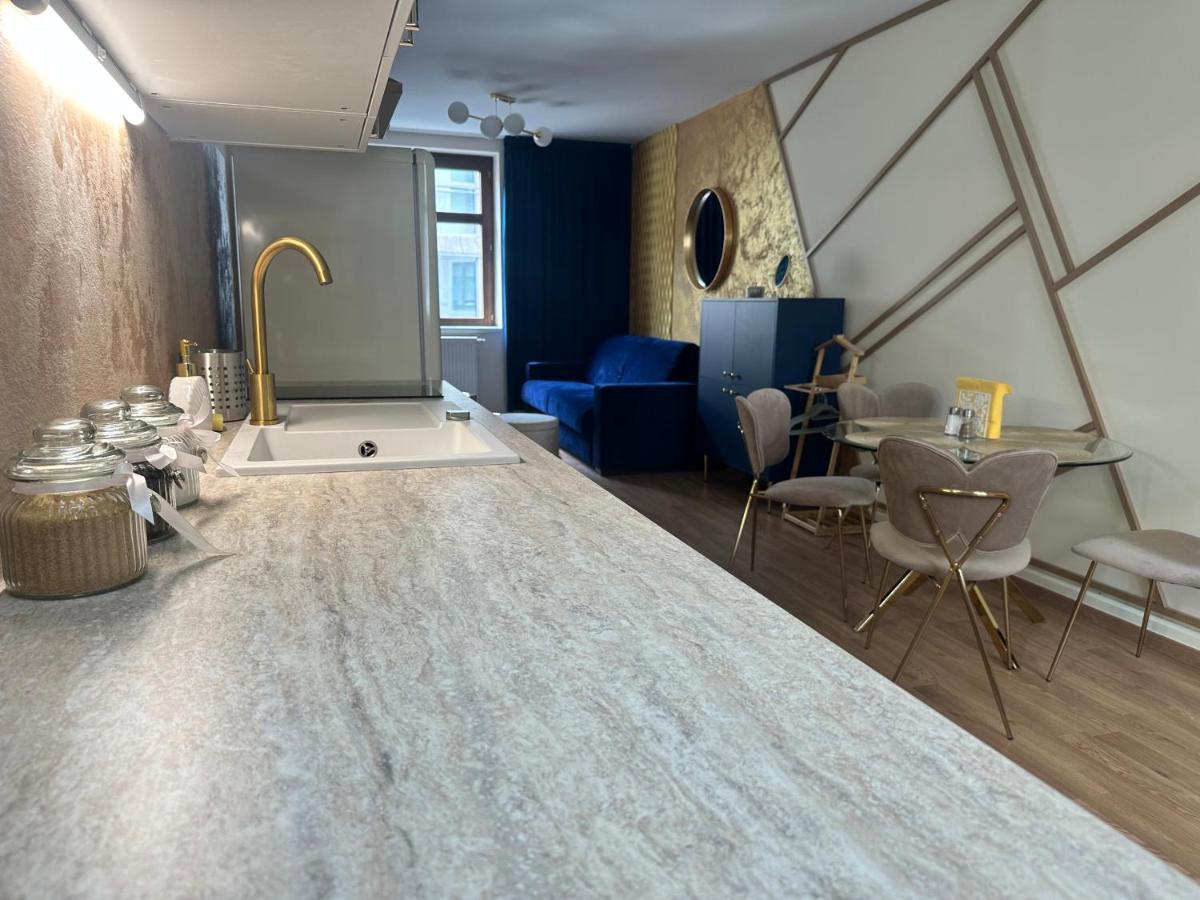 Blue House - Old Town, Ac Apartment Bratislava