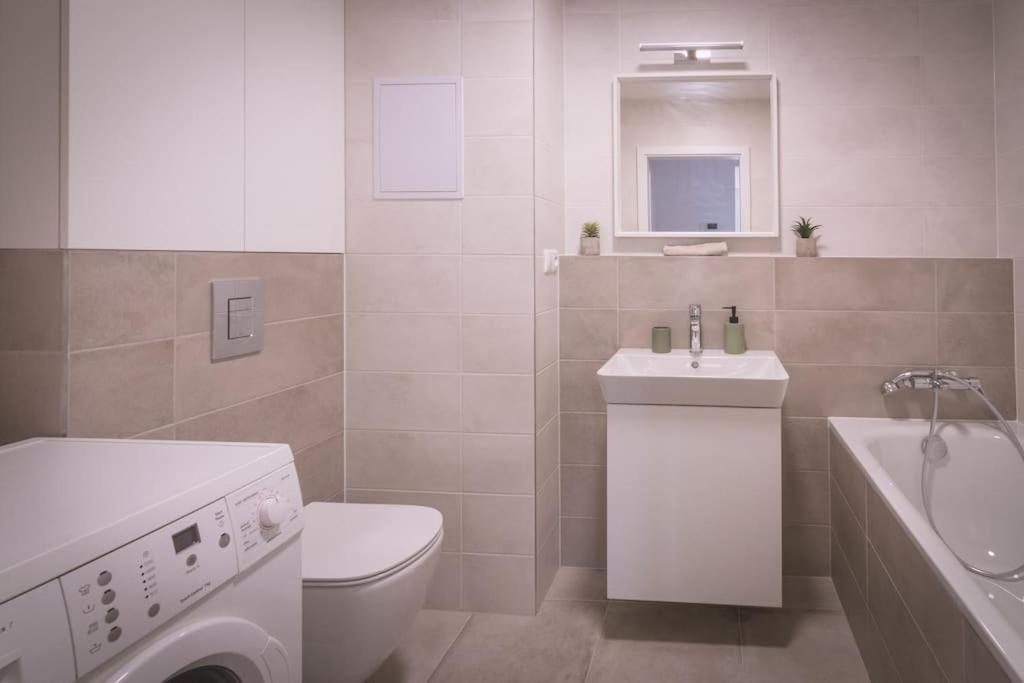 Novy Stylovy Byt, Blizko Letiska Apartment