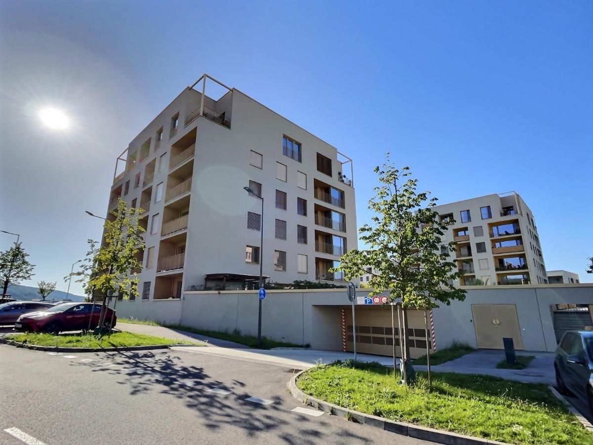 Free 1x Parking And Free Wifi New Suncatcher Apartment Bratislava