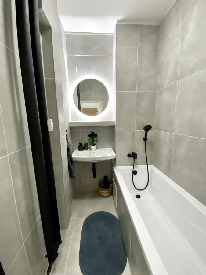 Dean - Next To Nivy Bus Station & Mall Apartment *