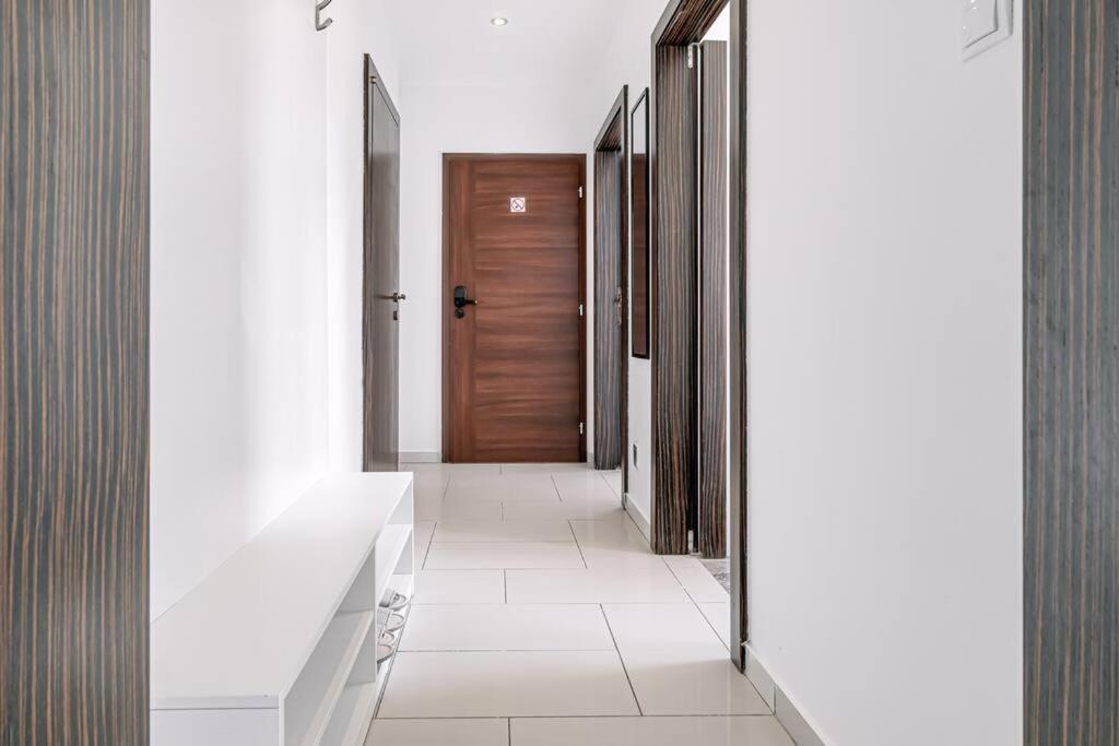 Apartment By Pyramid: Christoph