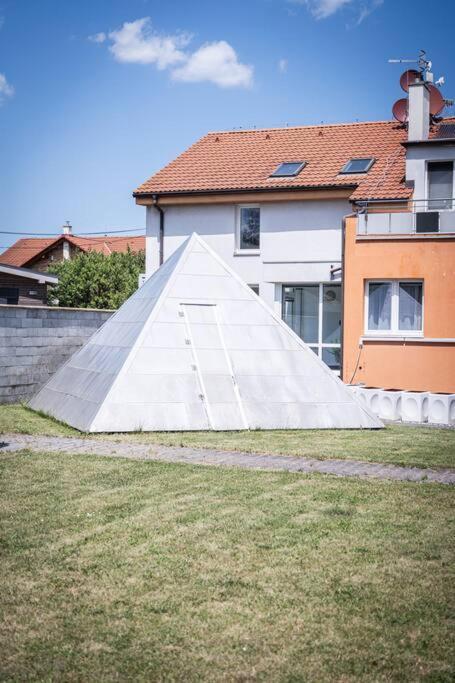 By Pyramid: Christoph *