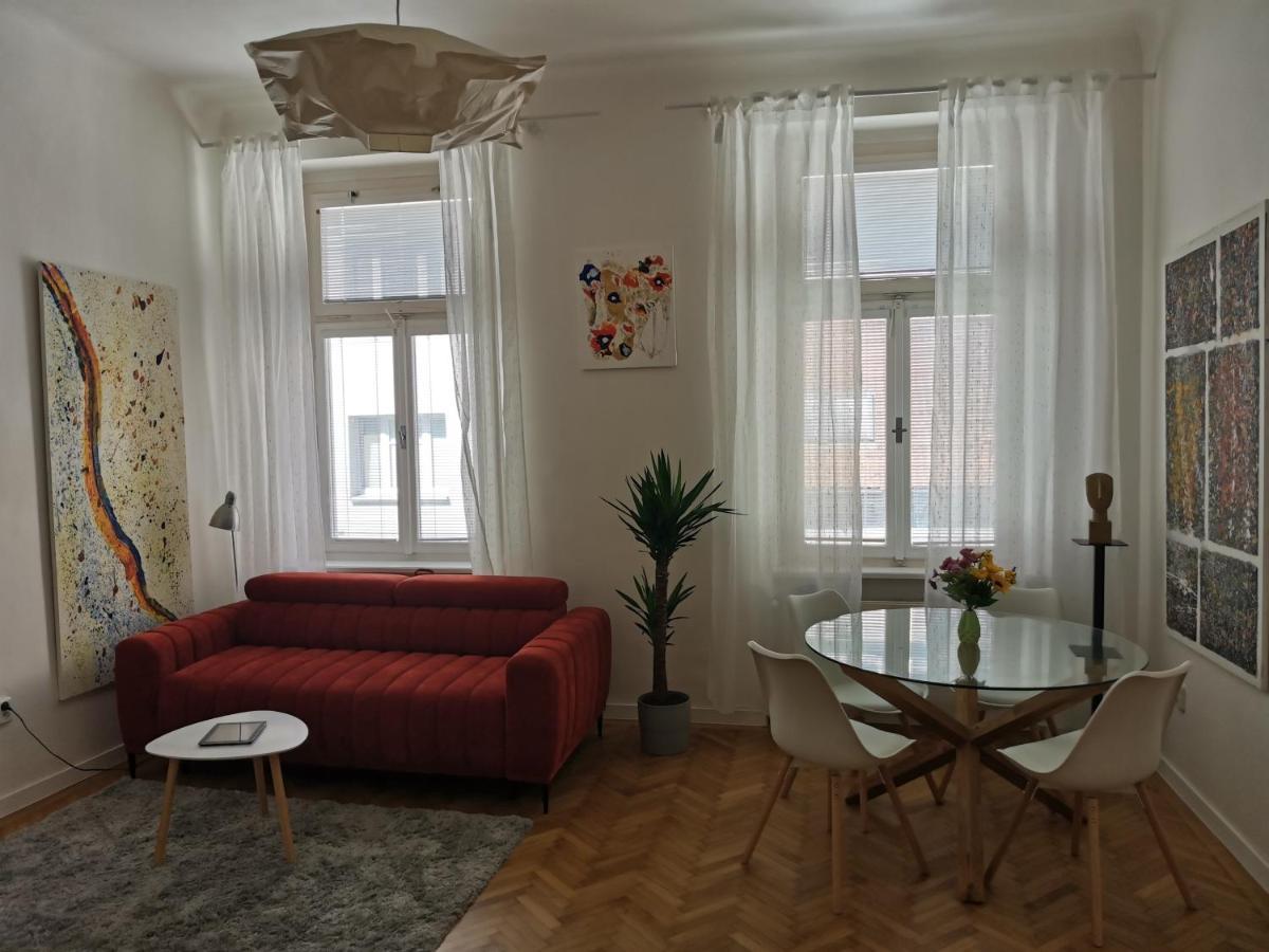 Downtown 3 Bdr Charm - Walk To Attractions Bratislava