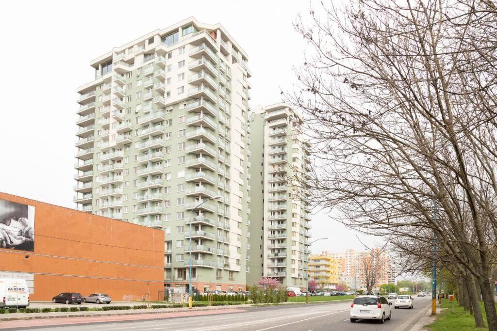 Great Tourist And Business Apartment