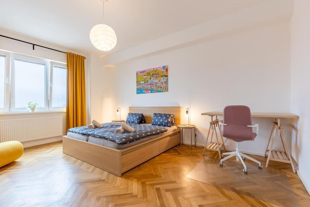 Manderlak In Old Town Apartment *