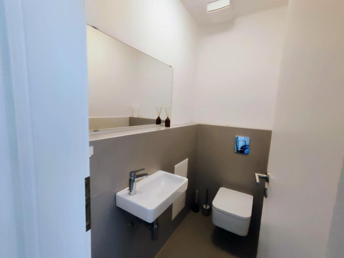 Apartment Schanz - Quietly Oriented - Private Parking - Balcony