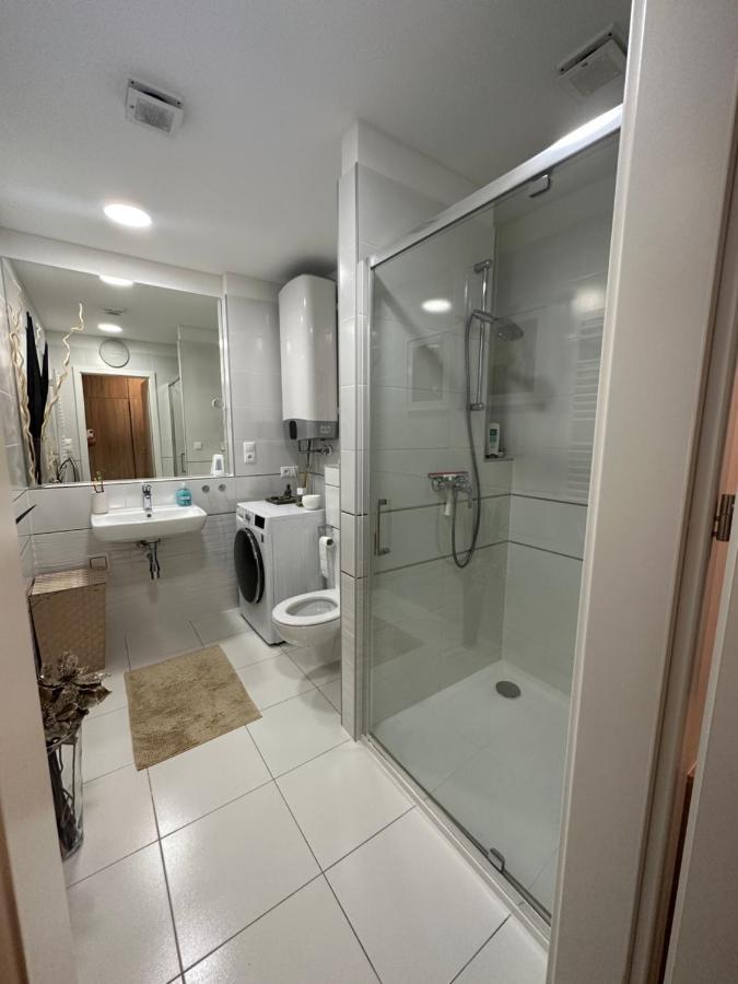 Dizajnovy Apartman V Bratislave Apartment *