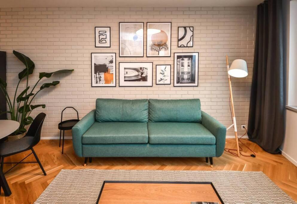 Skypark Luxury With Skyline View & Free Parking Apartment Bratislava