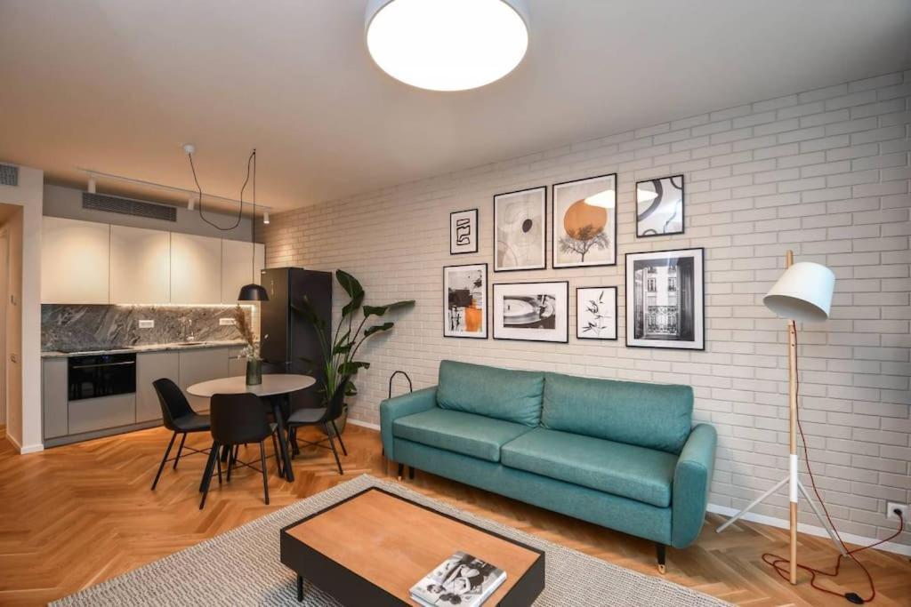 Apartment Skypark Luxury With Skyline View & Free Parking