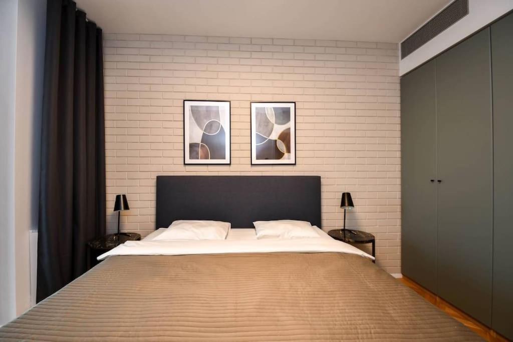Skypark Luxury With Skyline View & Free Parking Apartment Bratislava