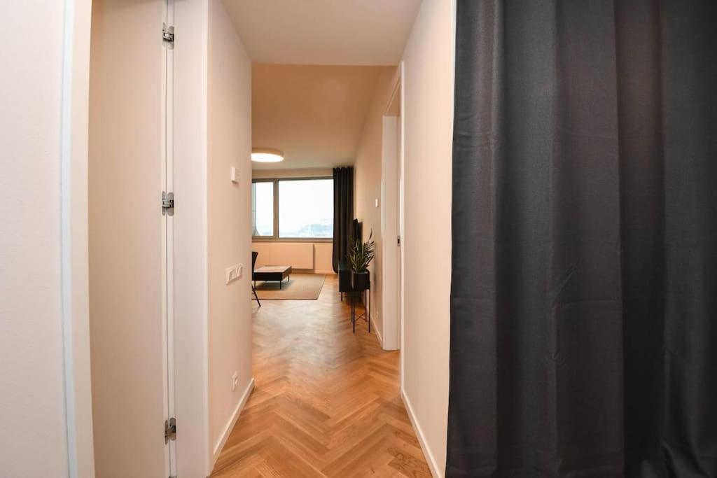 Skypark Luxury With Skyline View & Free Parking Apartment