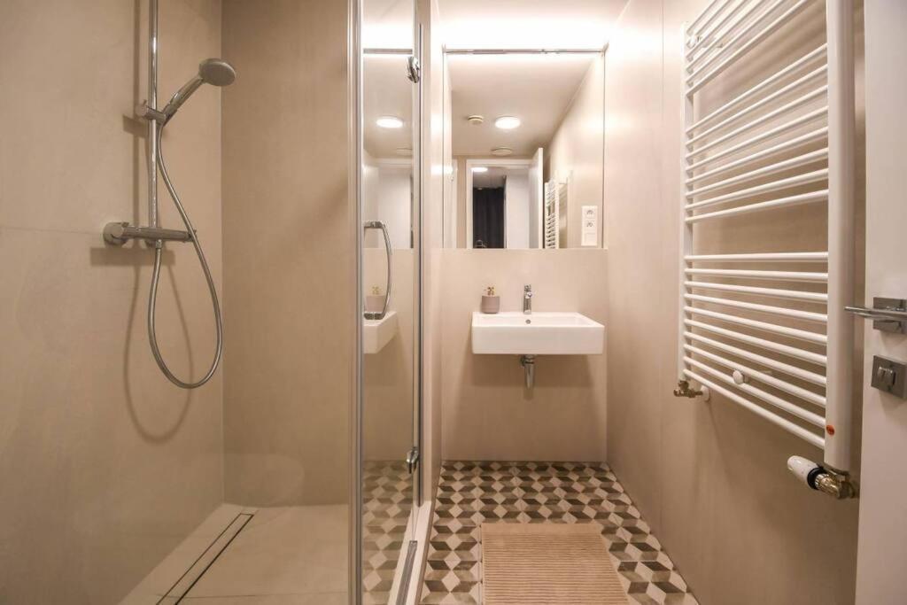 Skypark Luxury With Skyline View & Free Parking Apartment Bratislava