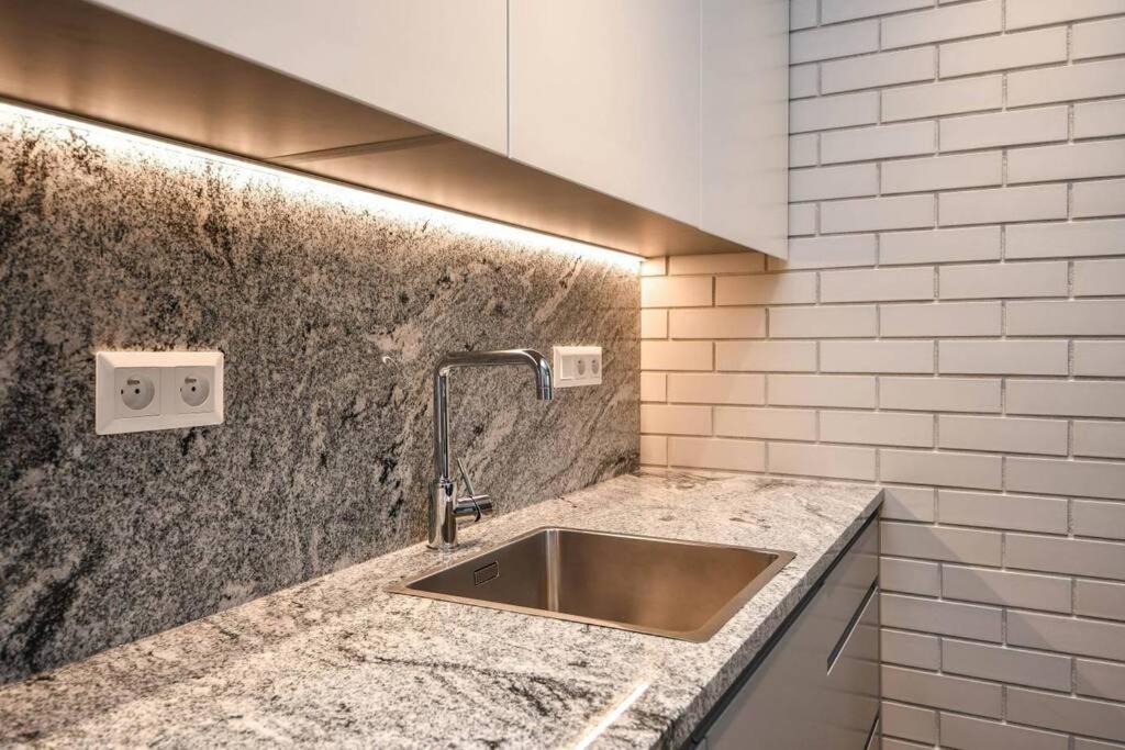 Apartment Skypark Luxury With Skyline View & Free Parking *