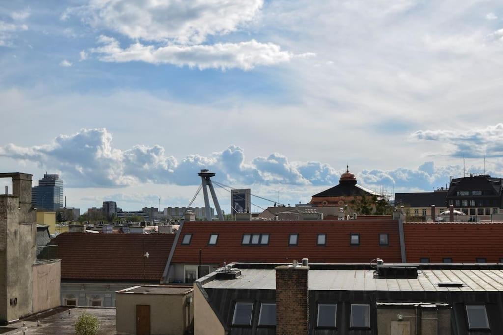Old Town 2br With View * Bratislava