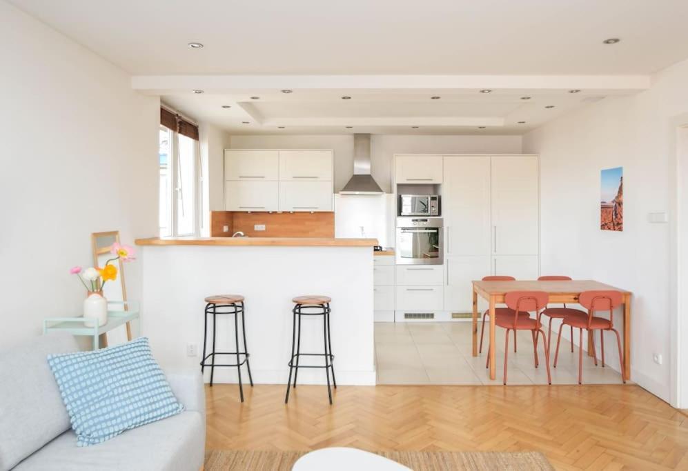 Old Town 2br With View * Bratislava