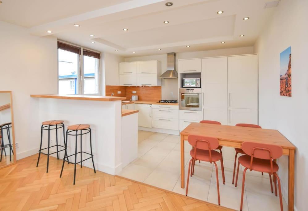 Old Town 2br With View Apartment