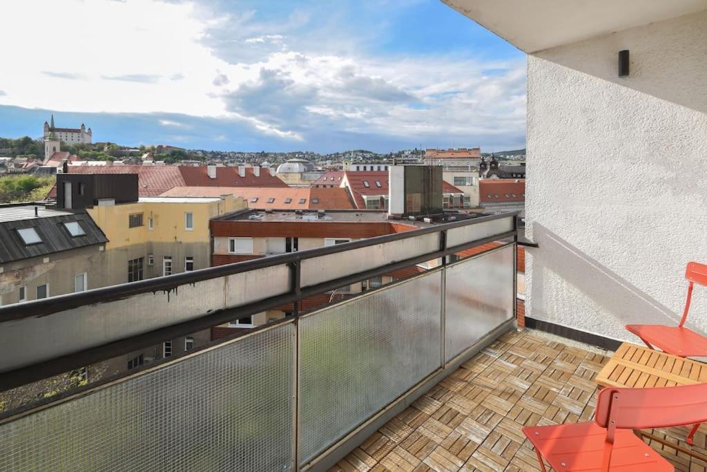 Old Town 2br With View * Bratislava