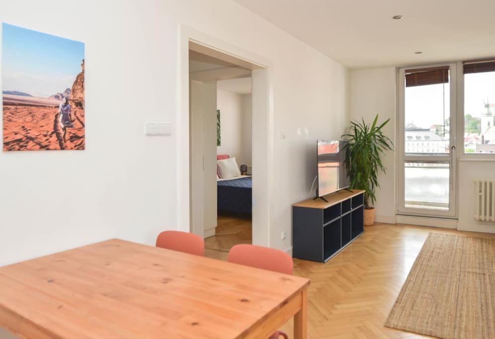 Old Town 2br With View Apartment
